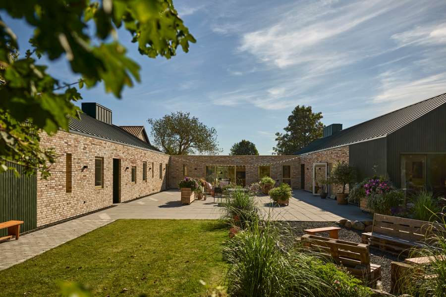 Grønne stålprofiler skaber rammen for familiekollektiv på landet, Ølbyvej 178, 4623 Lille Skensved